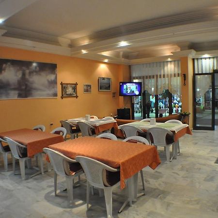 Akerdem Hotel Kuşadası Buitenkant foto