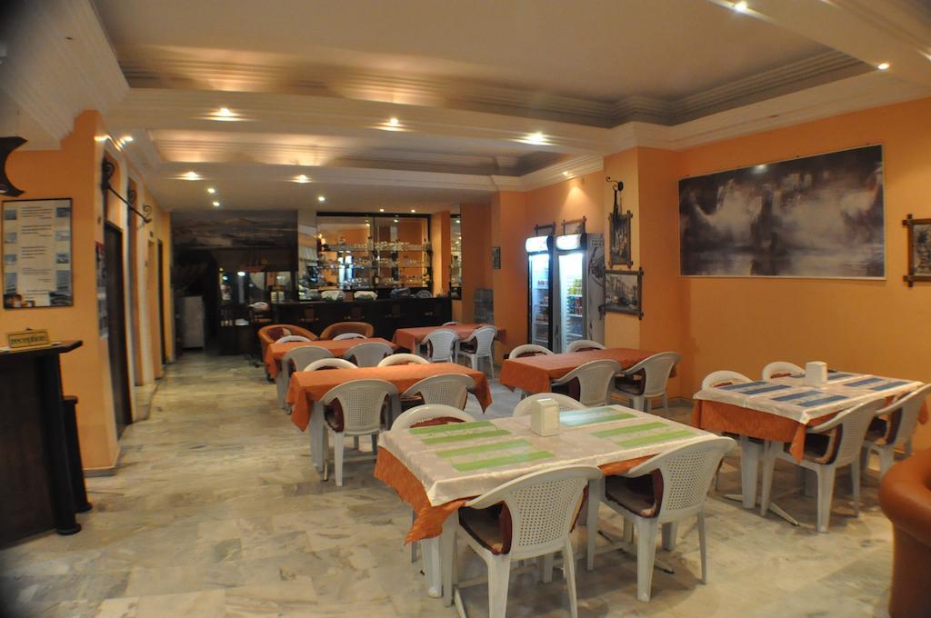 Akerdem Hotel Kuşadası Buitenkant foto